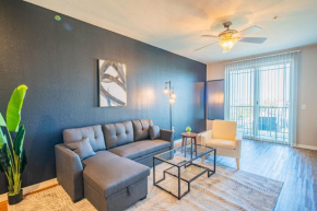 Modern 2BD - ASU - Sloan Pk - WD - Parking - Sleeps 8